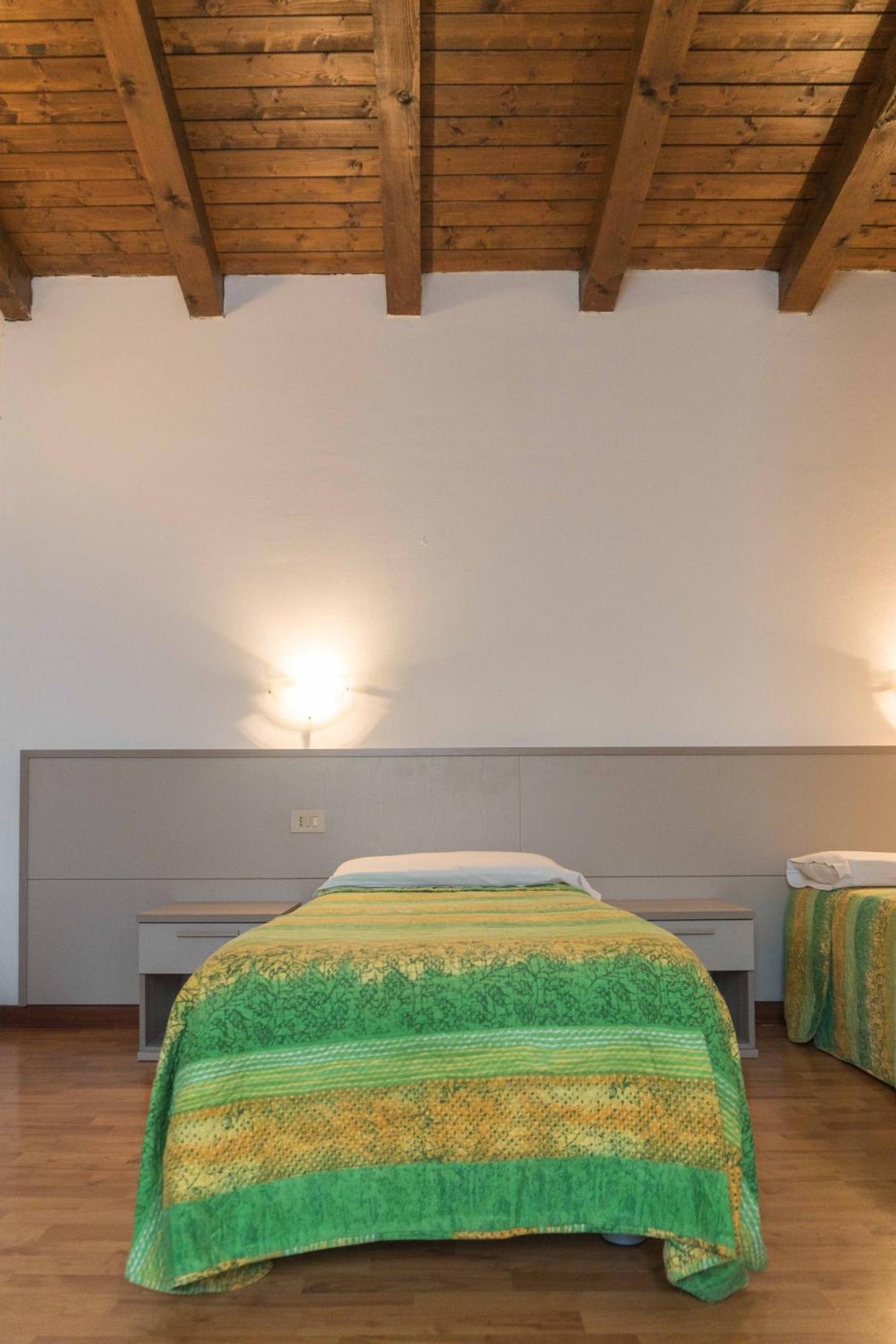 Ristorante Albergo Al Donatore Teor Екстер'єр фото
